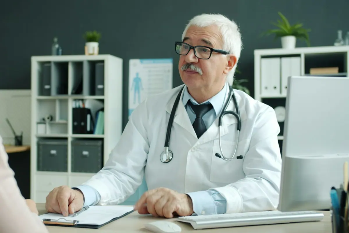 Physician in a white coat consulting a patient about opioid use disorder treatment