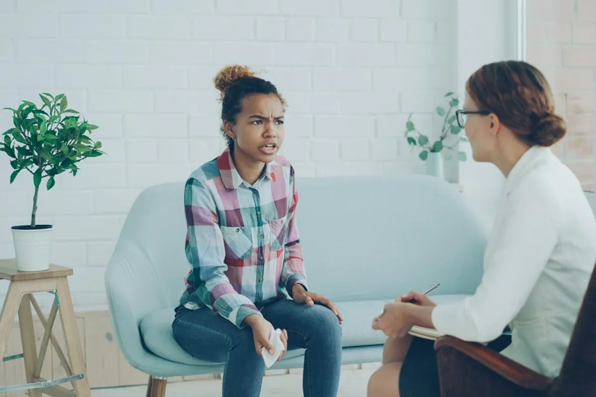 Patient and clinician in a calm counseling session about alcohol use and cravings